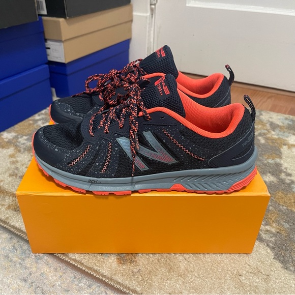 Like New Women Size 8.5 (Euro Size 40) New Balance T590V4 Running Shoes Fuelcore - Picture 7 of 14